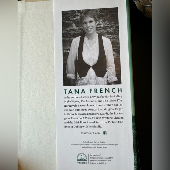 The Searcher by Tana French - Hardcover Book - EUC - Picture 6 of 11